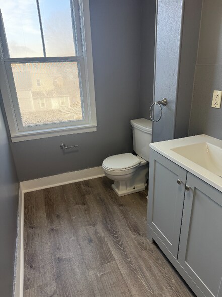 Building Photo - 538 Alden St