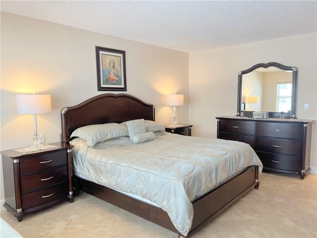 Building Photo - 3400 Galt Ocean Dr