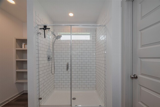 Building Photo - 14519 Sweetwater Dr