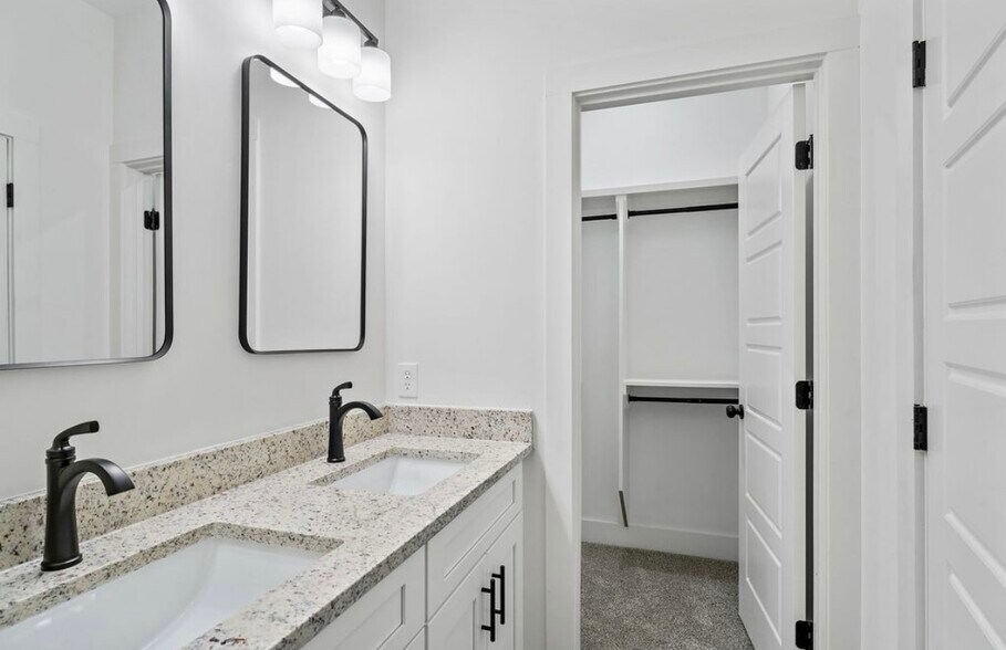 Building Photo - 2142 18th Ave N