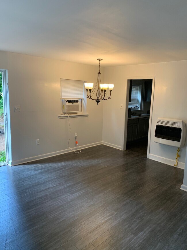 Building Photo - 2744 Miles Cir