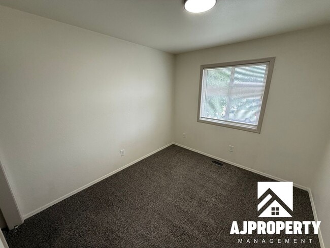 Building Photo - 2809 E Bragstad Dr