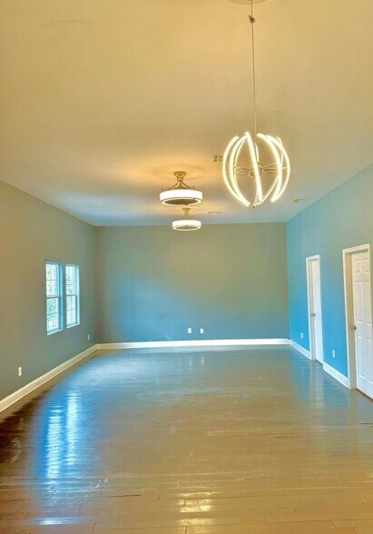 Building Photo - 2458 Athis St