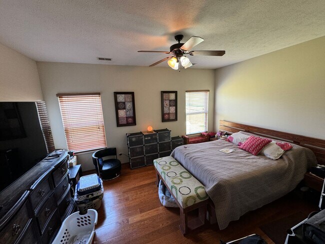Building Photo - 3 Bedroom Home in Quiet Cul-de-sac!