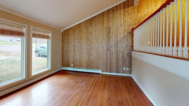 Building Photo - 3 Bedroom 2 Bath with Garage Available NOW!! Animal friendly!