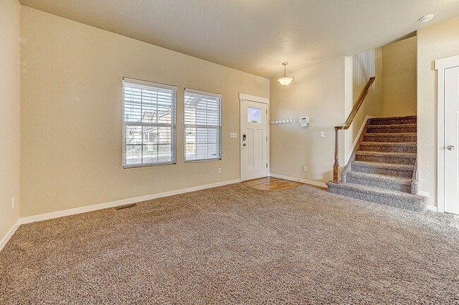 Building Photo - HUGE SIX (6!!!) BD HOME IN LORSON RANCH!