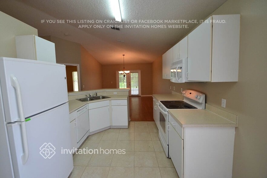 Building Photo - 8207 Stockton Way