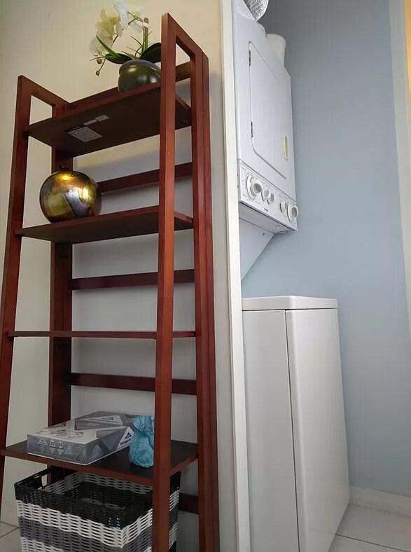 Building Photo - 84 Pukihae St