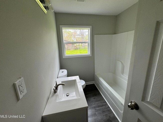 Building Photo - 742 Montclair Pl