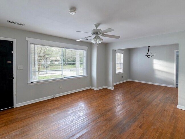 Building Photo - 4 Bedroom 2 Bath House in Lawton Bluff - James Island