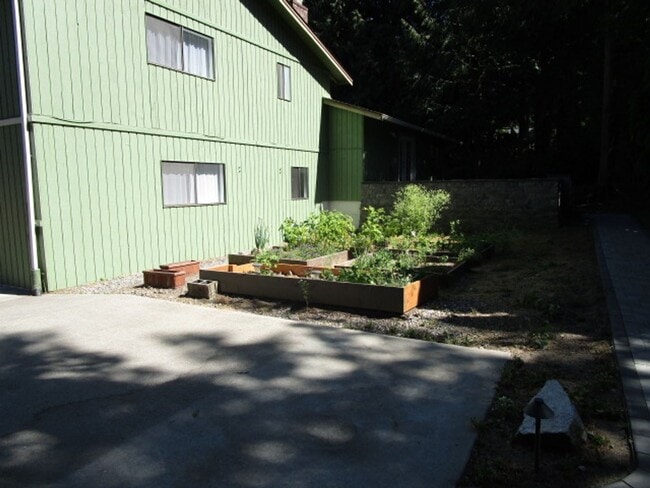 Building Photo - 1009 Chippewa Dr