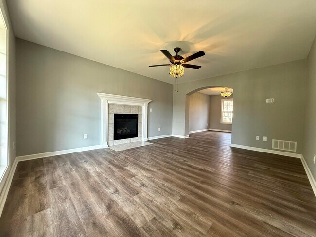 Building Photo - 9465 Santa Clara Cir