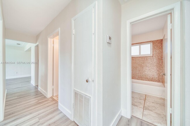 Building Photo - 2798 SW 32nd Ave