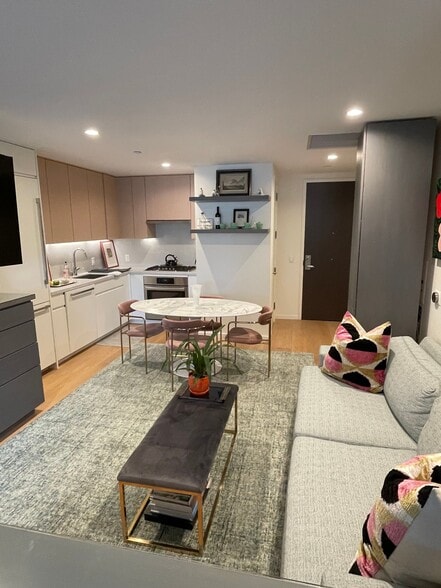 Building Photo - 877 Francisco St