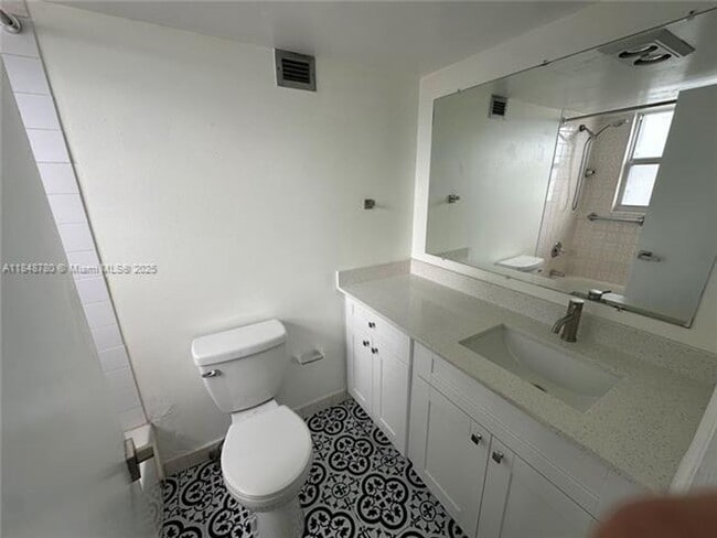 Building Photo - 6039 Collins Ave