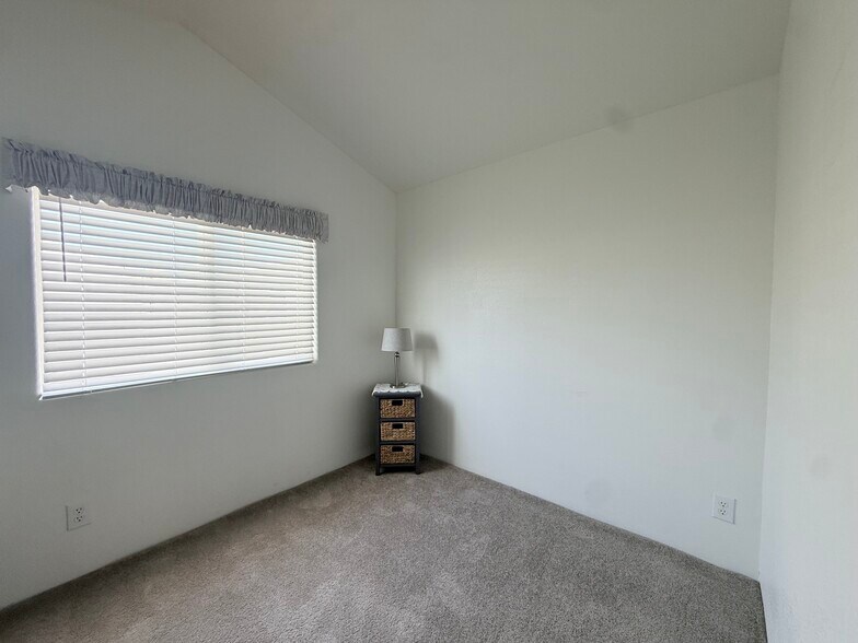 Building Photo - 925 N Plaza Dr