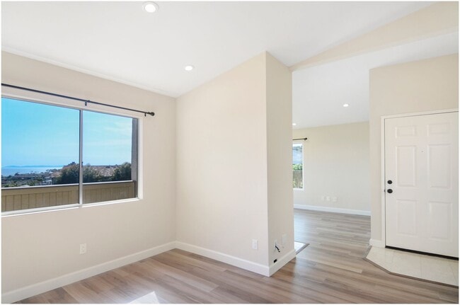 Building Photo - Stunning OCEAN VIEW Condo!