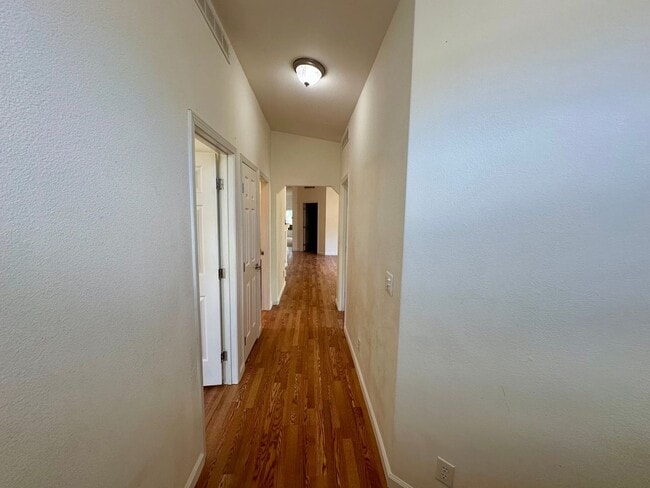 Building Photo - 3 Bedroom 2 Bath nestled in Grass Valley