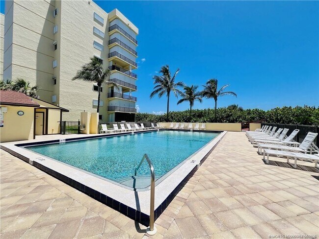 Building Photo - 7430 S Ocean Dr