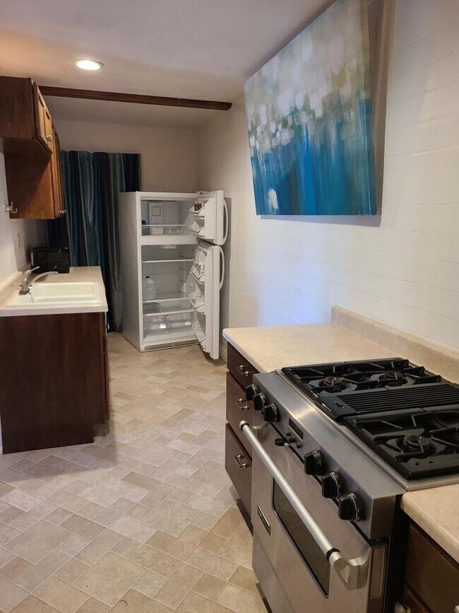 Building Photo - Cottonwood Area/ One-time leasing $1600.00 includes utilities.