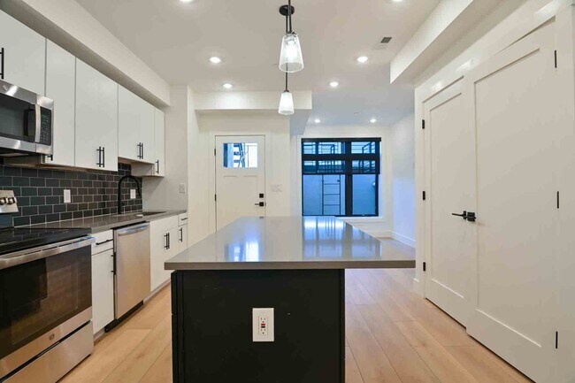 Primary Photo - 2637 4th St NE