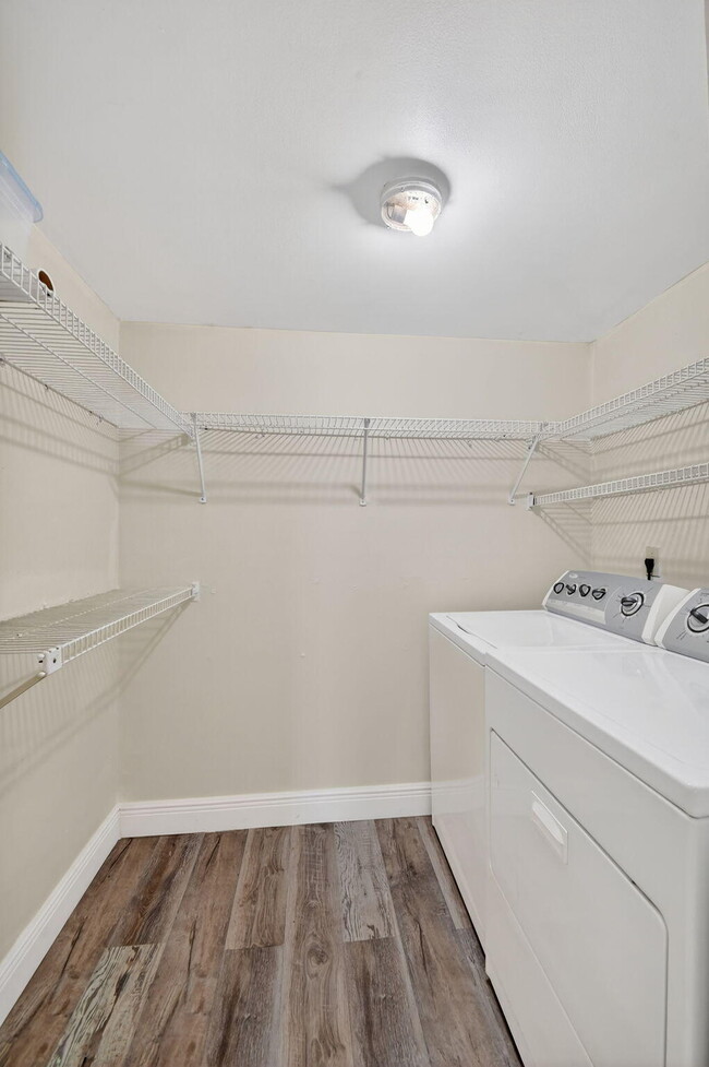 Building Photo - 1013 Green Pine Blvd