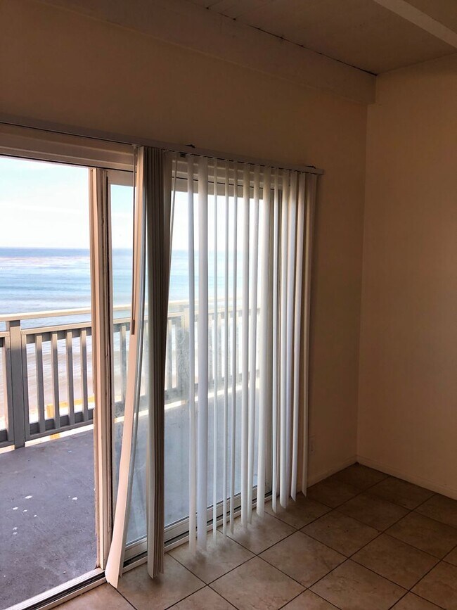 Building Photo - 6525 Del Playa Dr