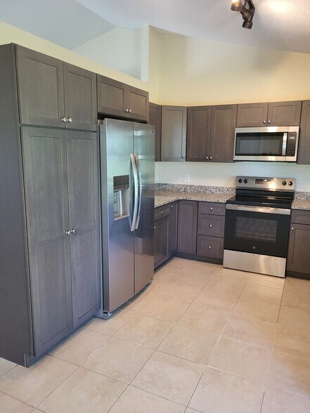 Building Photo - 10067 Topsail Ave