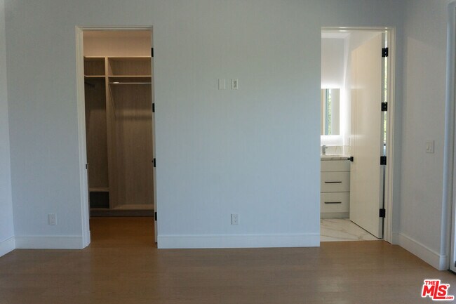 Building Photo - 10360 Ilona Ave
