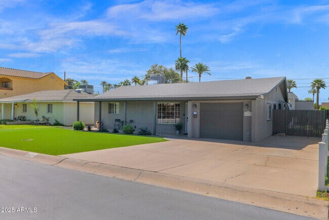 Building Photo - 4137 E Sells Dr
