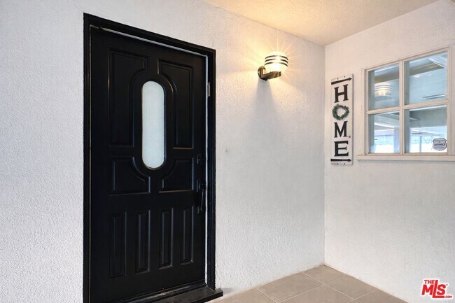 Building Photo - 3641 Sunswept Dr