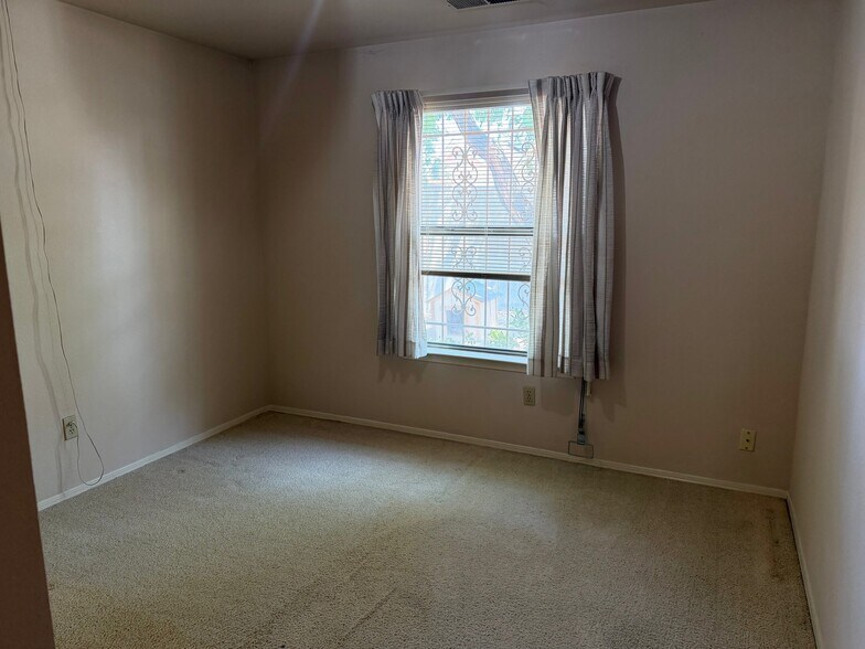 Building Photo - 5516 Cochiti Ct NW