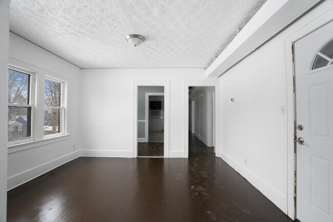 Building Photo - 2229 Cordova Ave