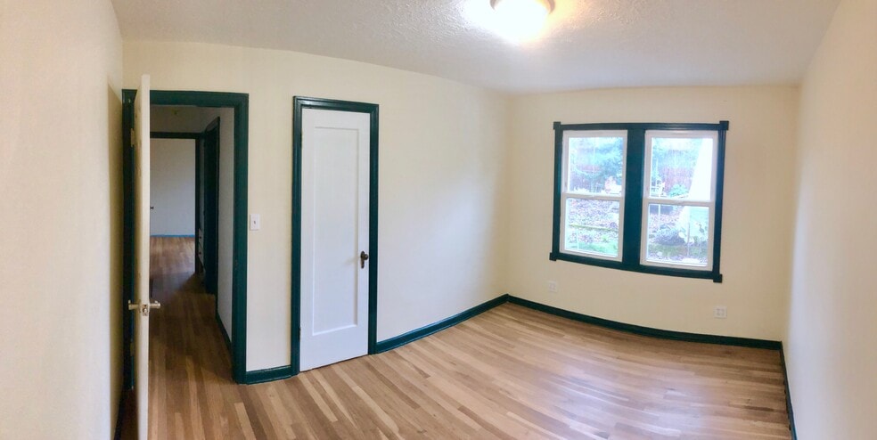 Lower level bedroom with south facing windows. - 8950 NE Emerson St