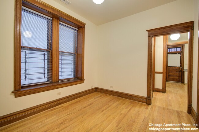 Building Photo - 1433 N Wells St