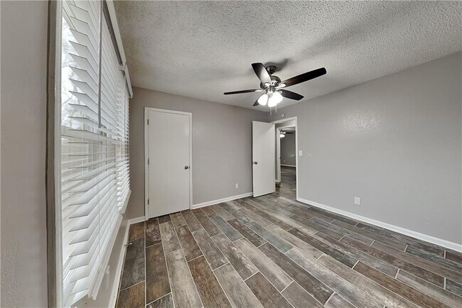 Building Photo - 304 Winchester Way