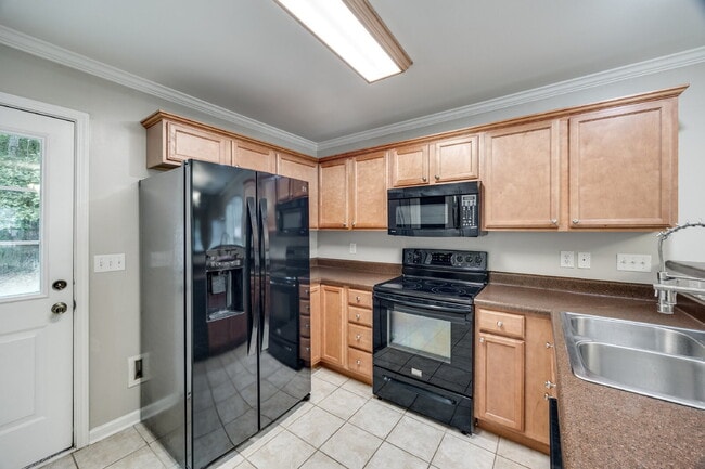 Building Photo - "Charming 2-Bed, 2-Bath Retreat in Fort Mill - 1,100 Sq Ft of Comfort!"