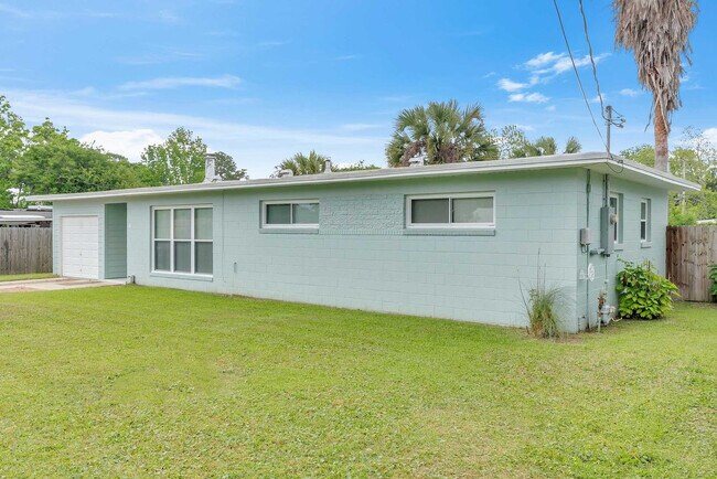 Building Photo - 4 Adkinson Dr