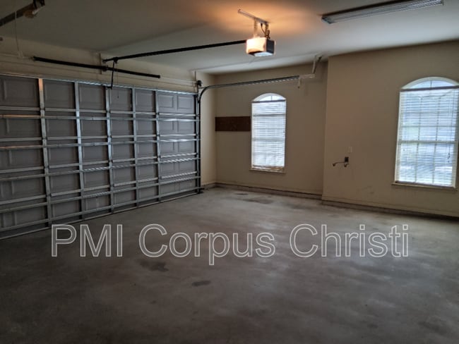 Building Photo - 4009 Cimarron Lake Dr