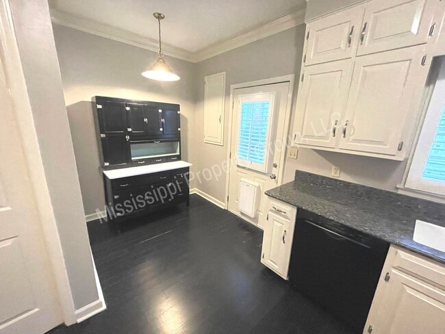 Building Photo - EXCELLENT LOCATION - 2BD/2BA FOR RENT