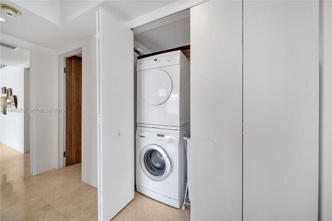 Building Photo - 199 Ocean Ln Dr