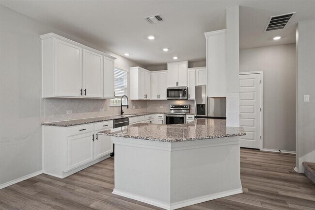 Building Photo - 213 Sweet Autumn Dr