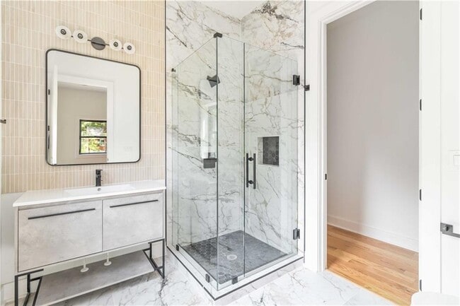 Building Photo - 1554 Columbia Cir