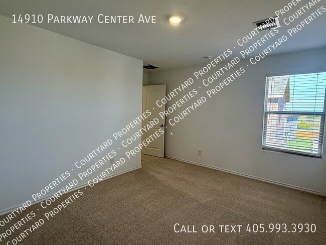 Building Photo - 14910 Parkway Center Ave