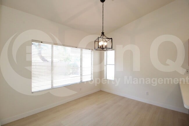 Building Photo - 1432 E Princeton Ave