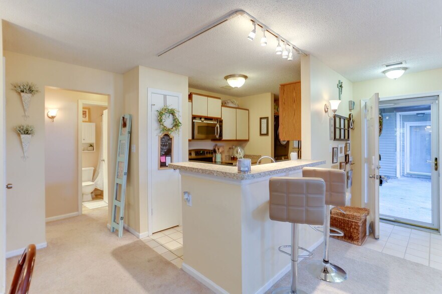 Building Photo - 422 Lees Mill Dr