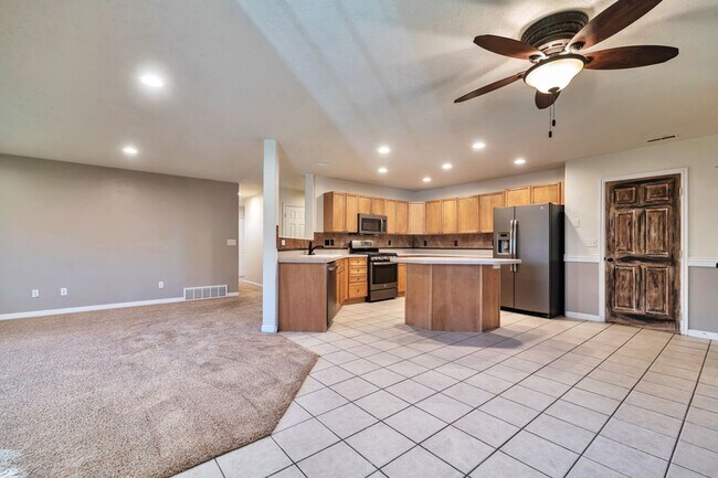 Building Photo - 3 Bed - 2.5 Bath, Beautiful Home in Ogden - Fully Fenced Yard! - Available on June 10th!