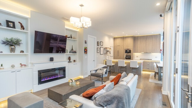 Building Photo - 1947 W Diversey Pkwy