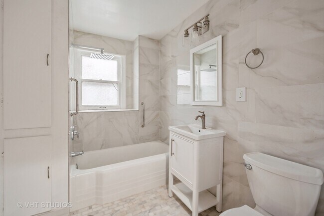 Building Photo - 443 Marengo Ave