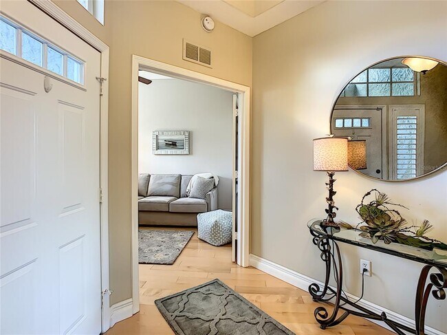 Building Photo - 539 Fallbrook Dr